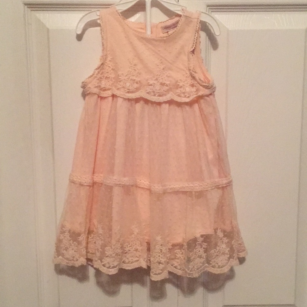Adorable lace dress 6-9m
